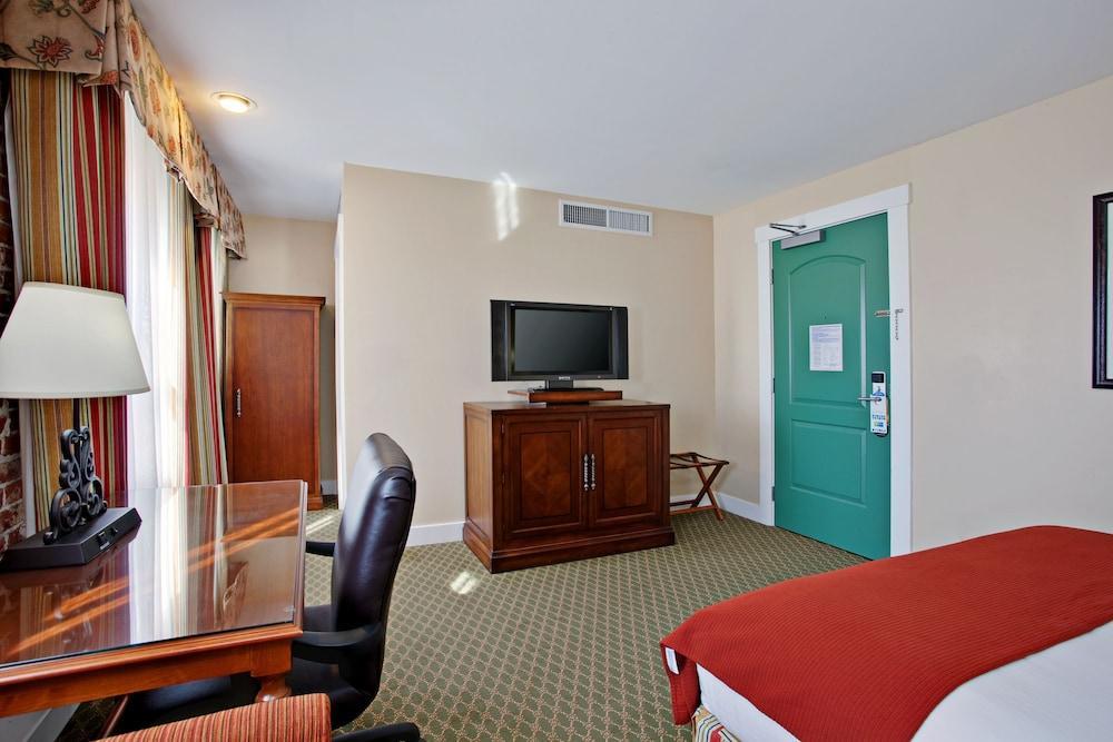 Hotel Virginia Santa Barbara, Tapestry Collection By Hilton Eksteriør billede